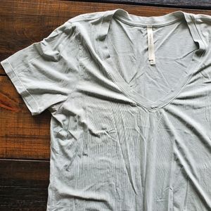 3/$50 - Babaton Foundation V neck t-shirt